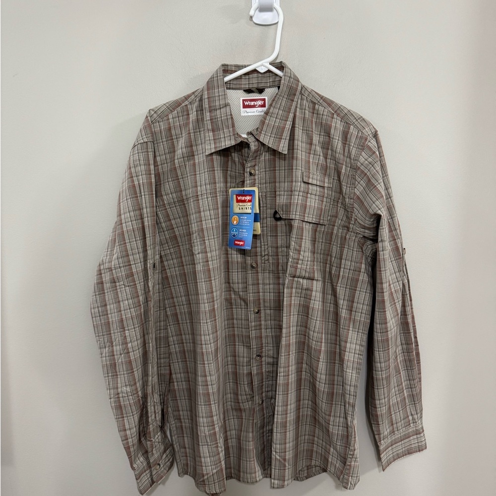 NWT Men's Wrangler Brown Plaid Quick Dry Button Down Shirt Classic Style. Size L